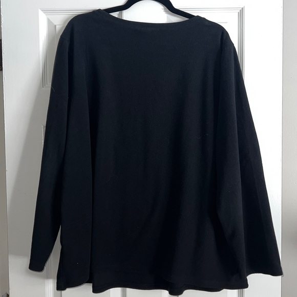 Old Navy Women’s Plus Size V Neck Fleece Top in Black in size 3X - Picture 7 of 7